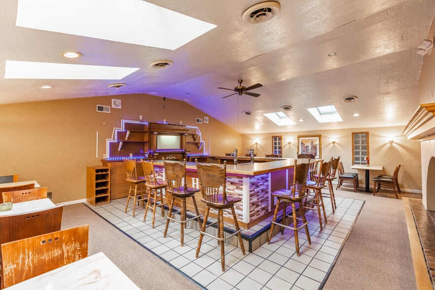 More Photos Of 4905 W Tuscarawas St, Canton Restaurant For Lease