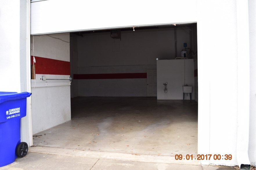 More Photos Of 39 McWhirt Loop, Fredericksburg Warehouse For Sale