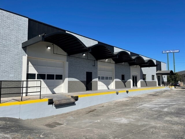 More Photos Of 2233 NW Loop 410, San Antonio Warehouse For Lease