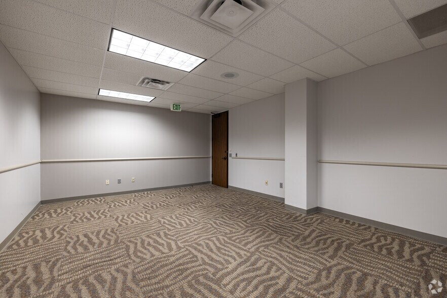 More Photos Of 8700 Tesoro Dr, San Antonio Unknown For Lease