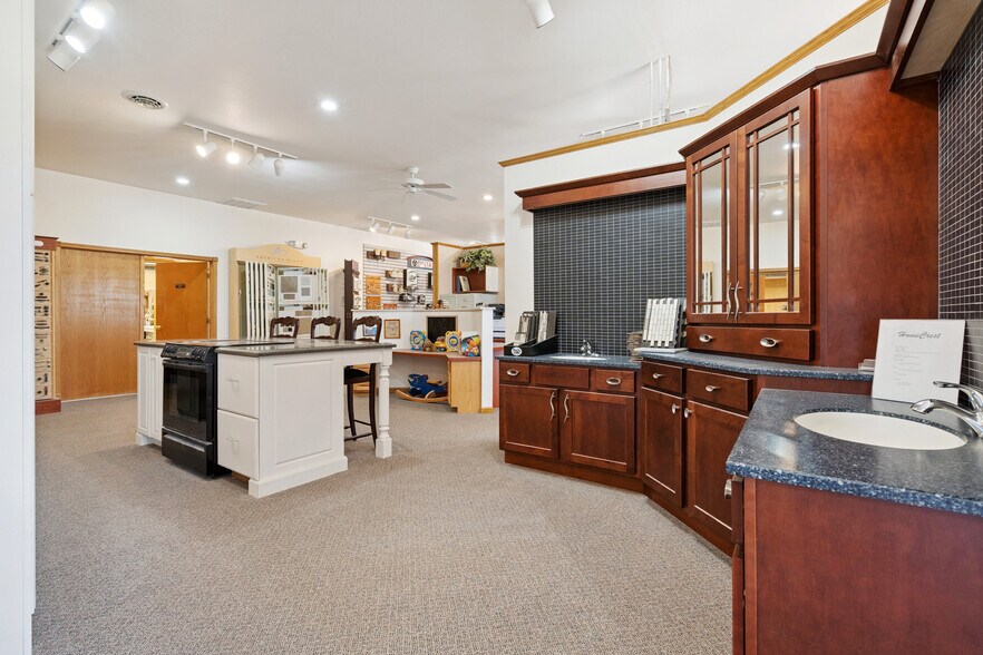 More Photos Of 3615 Flint Ridge Dr, Burlington Flex For Sale