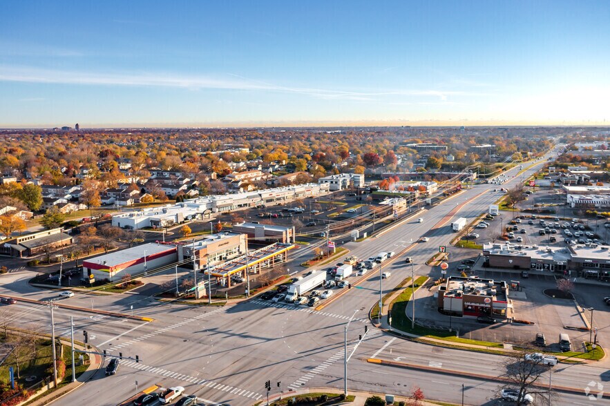 More Photos Of 240-292 Town Center Ln, Glendale Heights Unknown For Lease