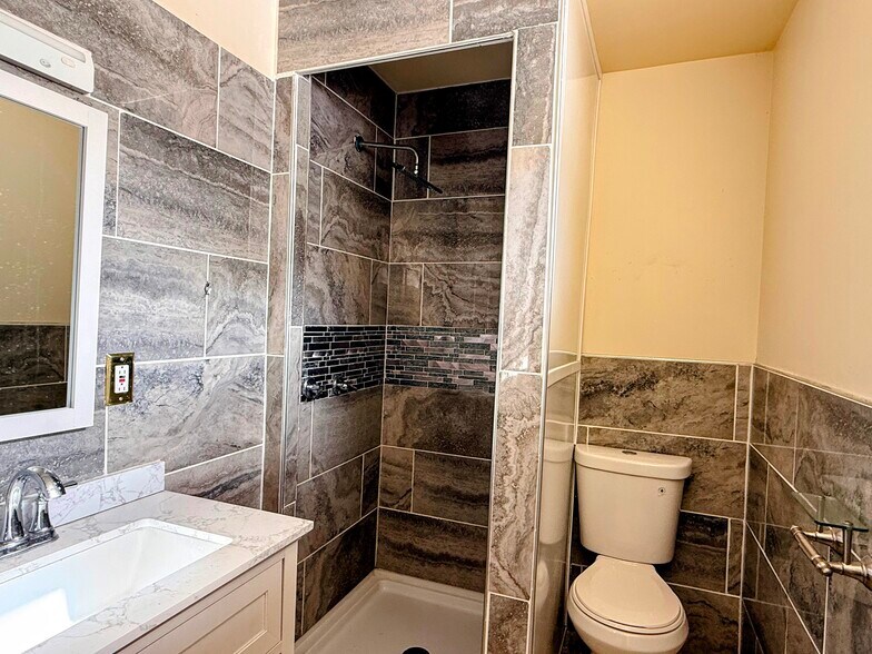More Photos Of 6 Church St, Nassau Apartments For Sale