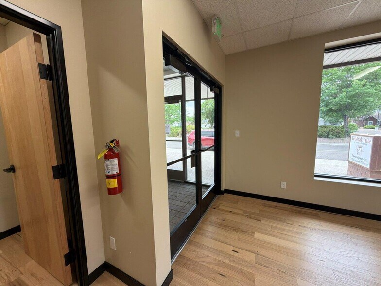 More Photos Of 825-855 Railroad St, Elko Medical For Lease