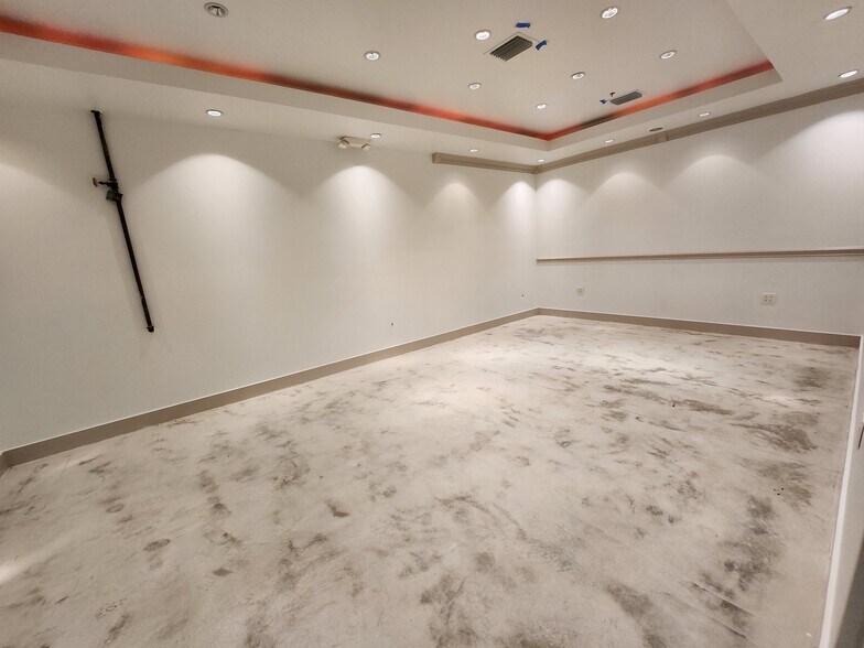 More Photos Of 650 NW 105th St, Miami Warehouse For Lease