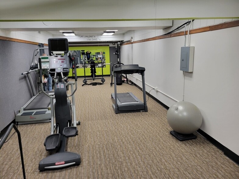 More Photos Of 6830 W Villard Ave, Milwaukee Office For Sale