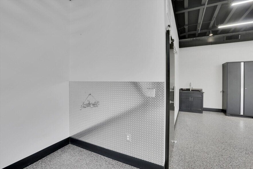 More Photos Of 6767 All Stars Ave, Frisco Showroom For Sale