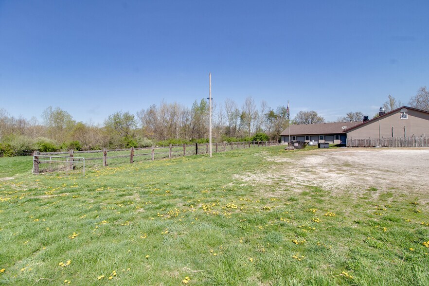 More Photos Of 15281 IL-109, Dow Specialty For Sale