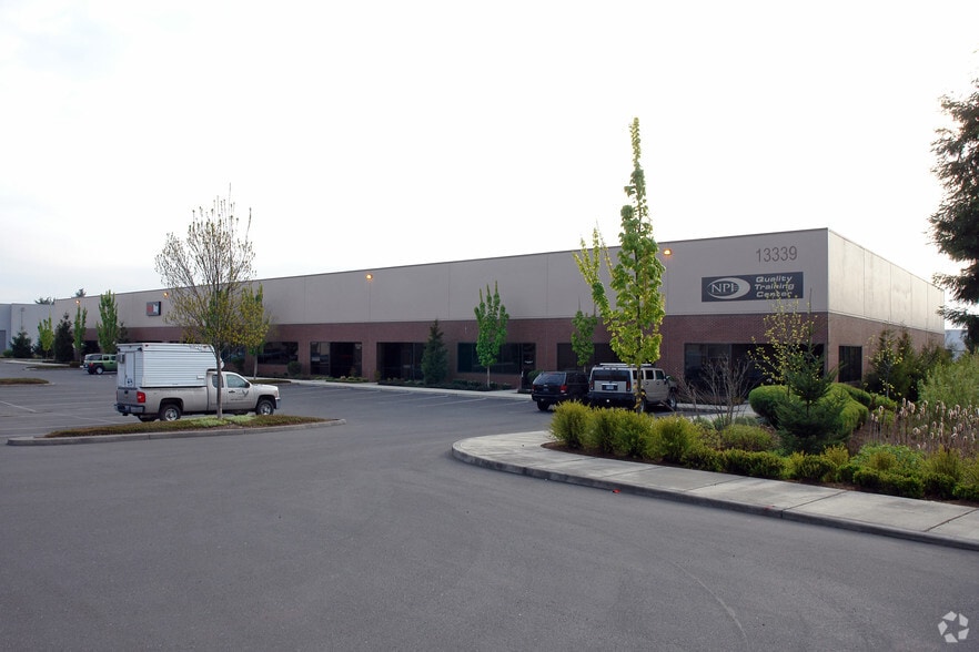 More Photos Of 13339 NE Airport Way, Portland Warehouse For Lease
