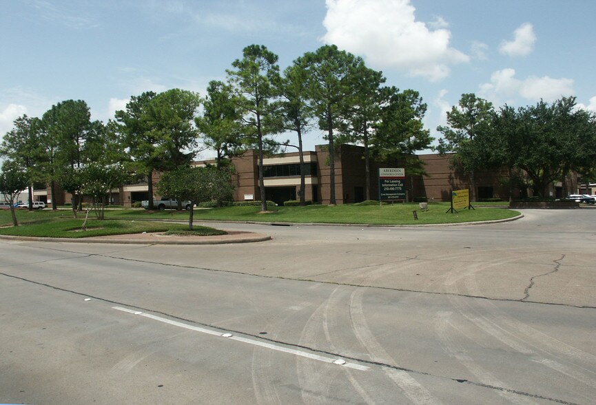 More Photos Of 9760 Whithorn Dr, Houston Industrial For Lease