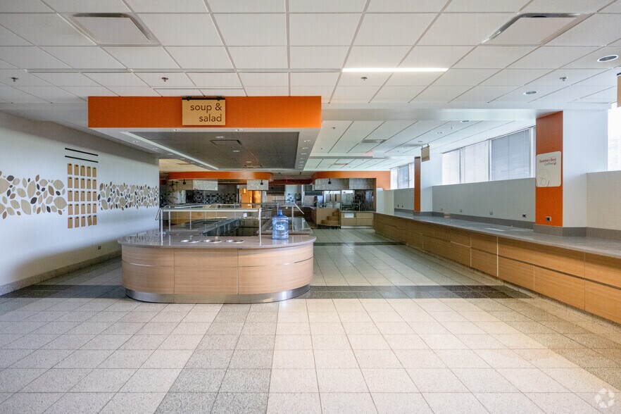 More Photos Of 4 Overlook Pt, Lincolnshire Office For Lease