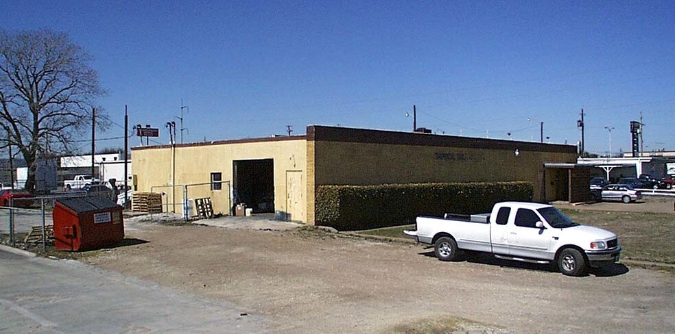 More Photos Of 521 Shepherd Dr, Garland Warehouse For Lease