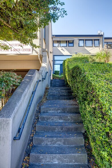 More Photos Of 2711 E Madison St, Seattle Storefront Retail Office For Sale