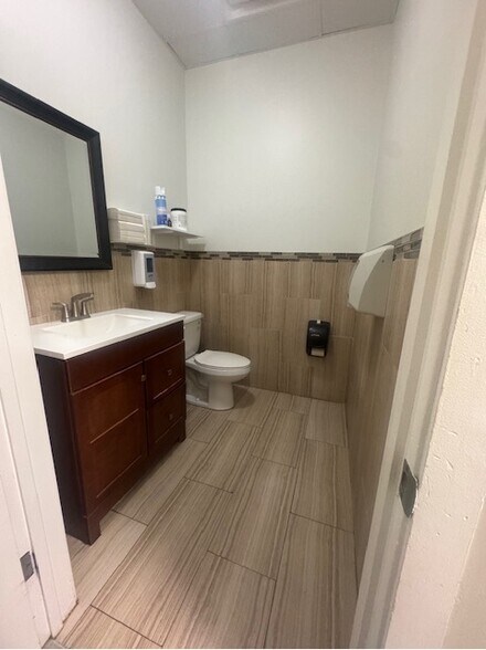 More Photos Of 943 N Plum Grove Rd, Schaumburg Medical For Sale