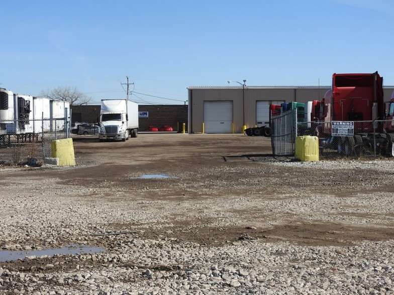 More Photos Of 310 W 162nd St, South Holland Manufacturing For Lease