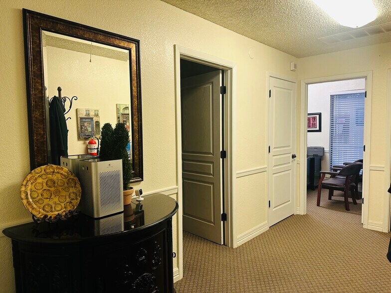 More Photos Of 376 W Main St, Lewisville Medical For Sale