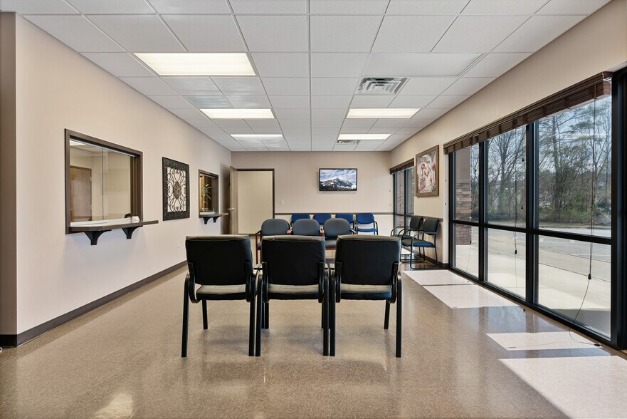 More Photos Of 142 Hampton Ct, Commerce Rehabilitation Center For Sale