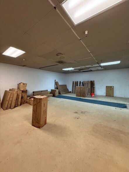 More Photos Of 3910 W Camp Wisdom Rd, Dallas Storefront For Sale