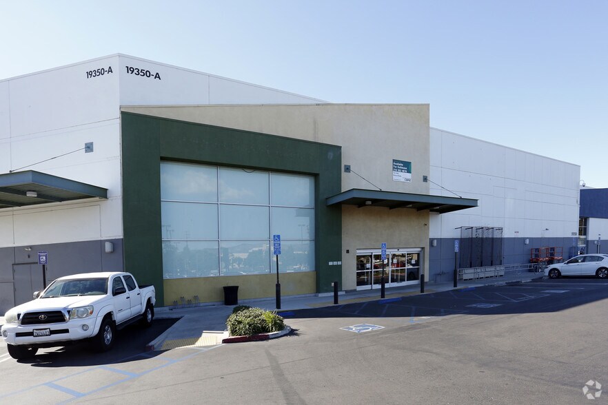 More Photos Of 19350 Nordhoff St, Northridge General Retail For Sale