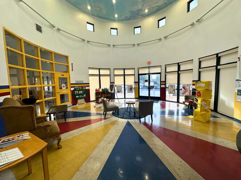 More Photos Of 5550 W Bell Rd, Glendale Daycare Center For Lease