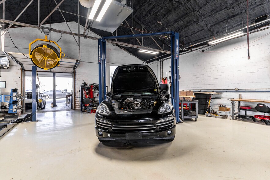 More Photos Of 425 Gum St, North Little Rock Auto Repair For Sale