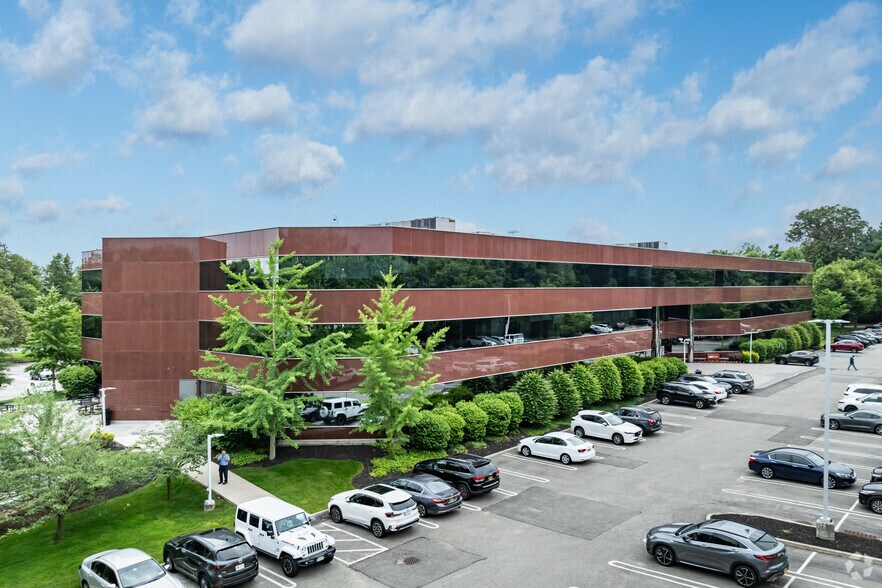 More Photos Of 50 Jericho Quadrangle, Jericho Office For Lease
