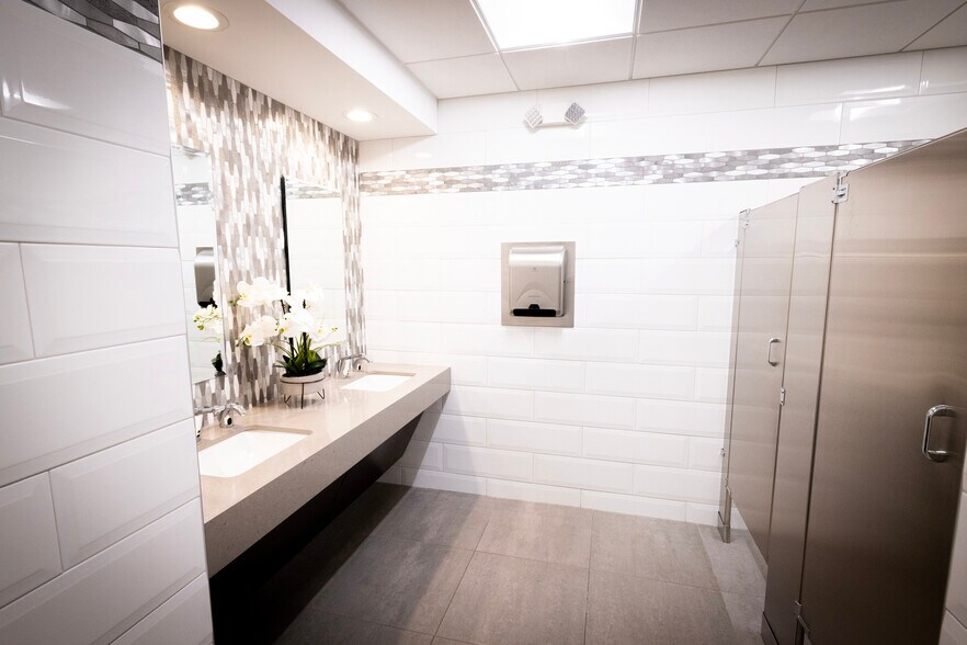 More Photos Of 175 Pinelawn Rd, Melville Office For Lease