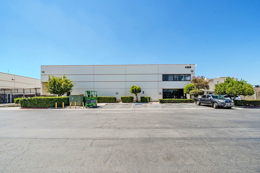 Primary Photo Of 4569 Firestone Blvd, South Gate Refrigeration Cold Storage For Sale