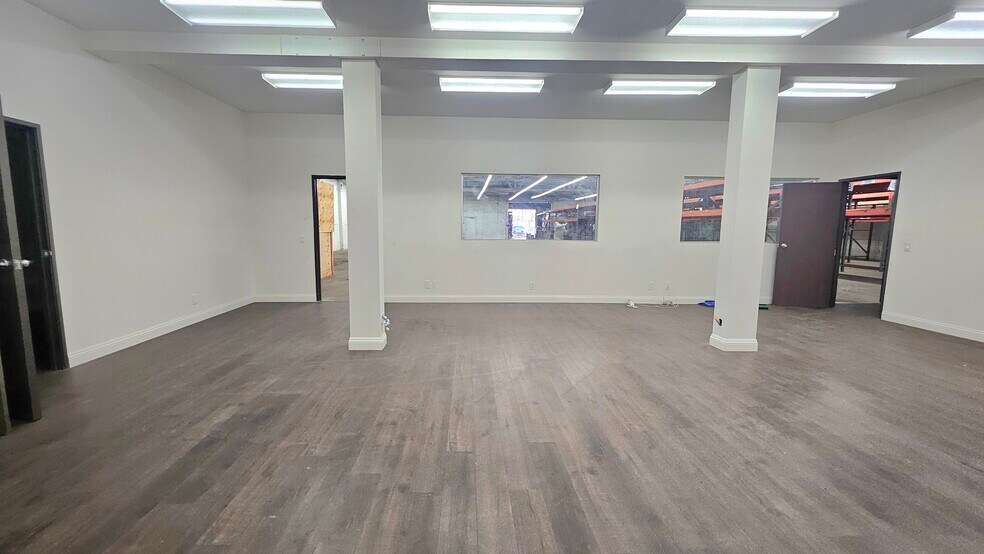 More Photos Of 465 E 32nd St, Los Angeles Warehouse For Sale