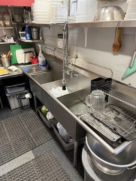 More Photos Of 4475 Ingraham St, San Diego Storefront For Lease