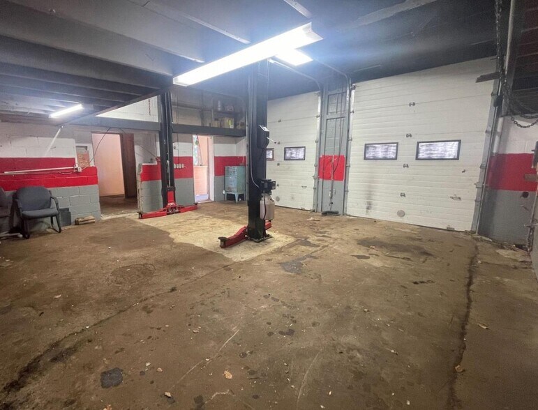 More Photos Of 46 Kitchener Av, Brantford Auto Repair For Sale