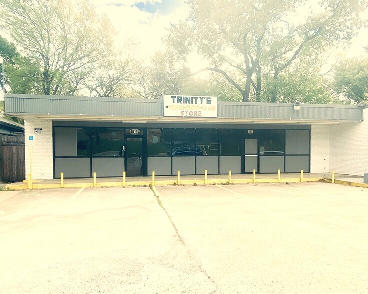 More Photos Of 1009 N Bowen Rd, Arlington Storefront For Sale