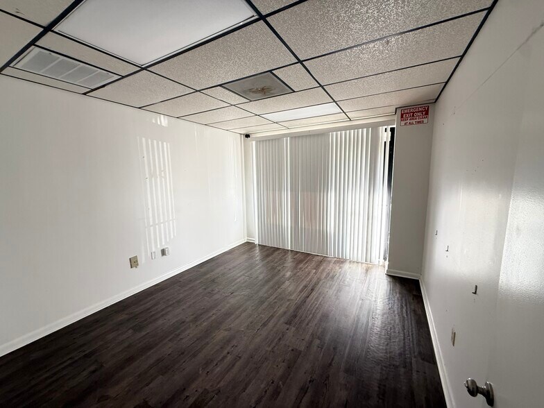 More Photos Of 1535 N Cogswell St, Rockledge Warehouse For Lease