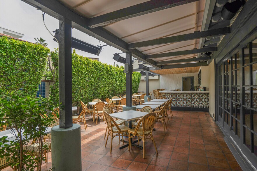 More Photos Of 664-668 N Palm Canyon Dr, Palm Springs Office For Sale