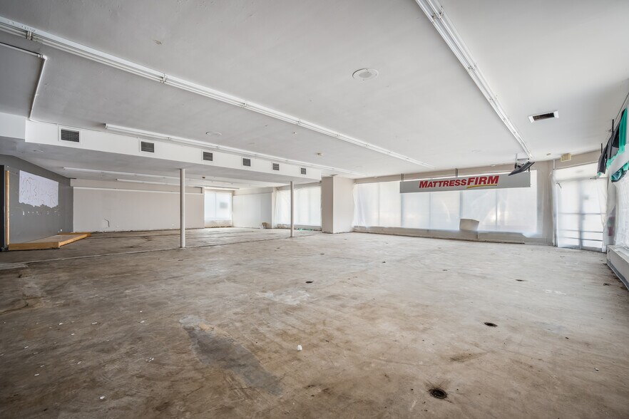 More Photos Of 4835 Dempster St, Skokie Freestanding For Sale