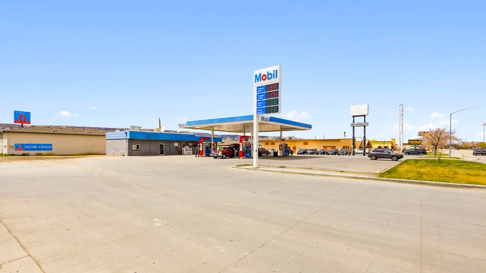 More Photos Of 1640 Elk St, Rock Springs Service Station For Sale