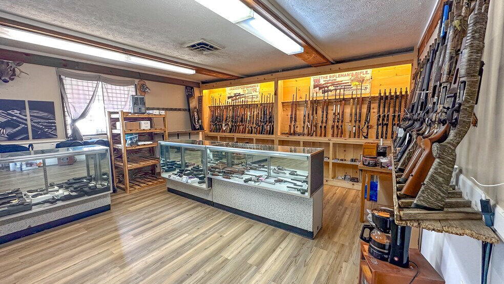 More Photos Of 398 S Main St, Hartville General Retail For Sale