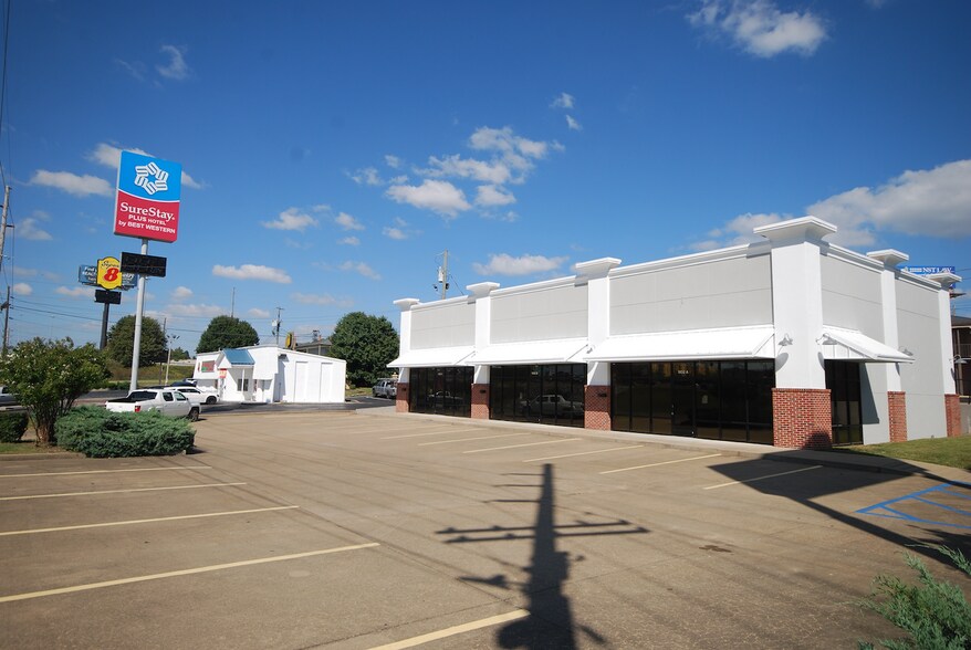 More Photos Of 1932 Highway 45 Byp, Jackson Storefront For Lease