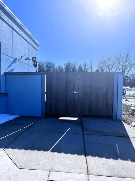 More Photos Of 5091 W Brown Deer Rd, Milwaukee Freestanding For Sale