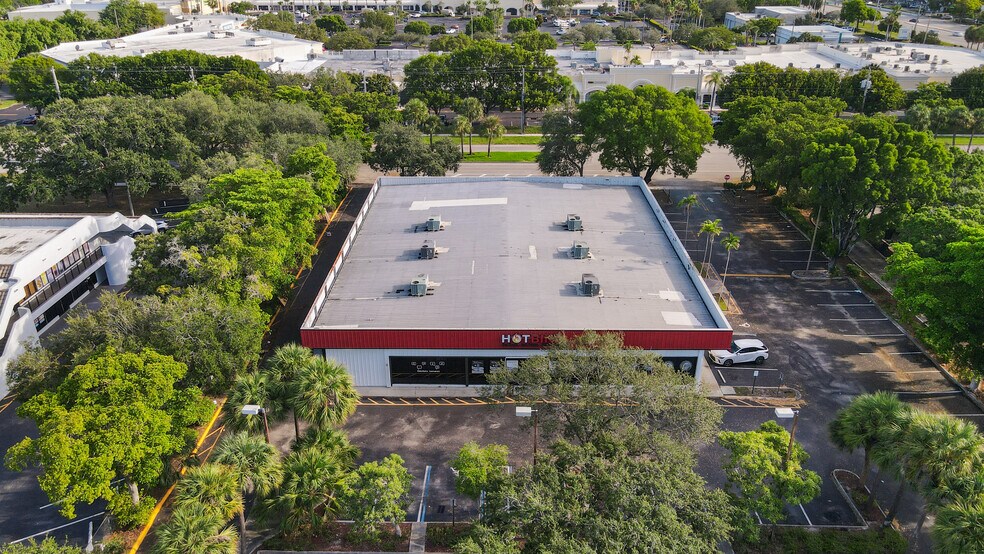 More Photos Of 7707 W Commercial Blvd, Tamarac Freestanding For Lease