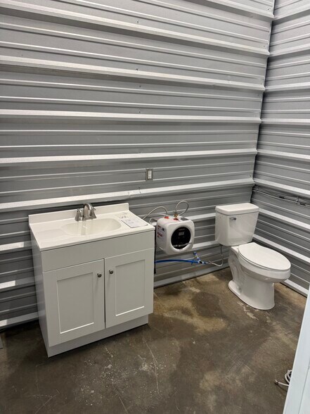 More Photos Of 12894 A US-45E, Martin Flex For Lease