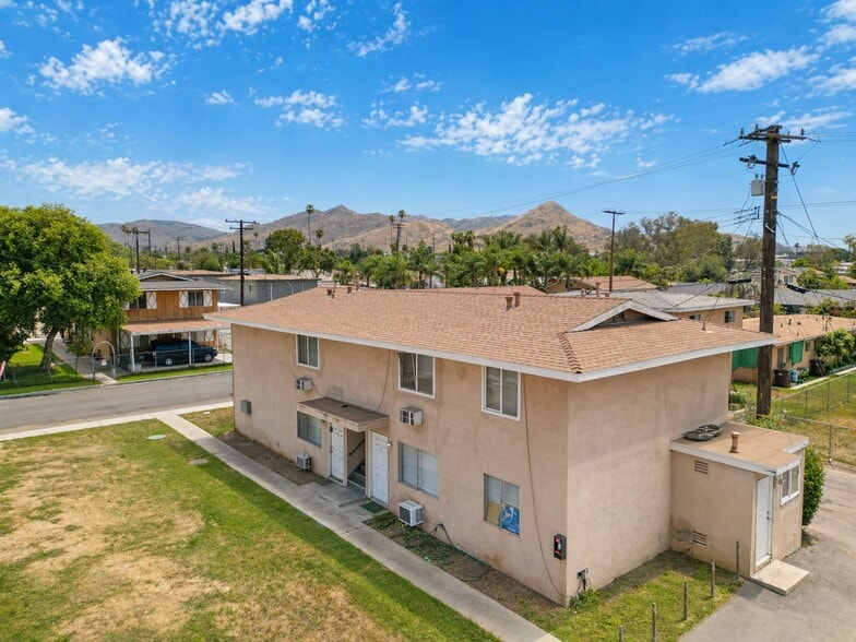 More Photos Of 421 Devener St, Riverside Apartments For Sale