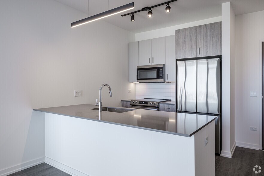 More Photos Of 808 N Cleveland Ave, Chicago Apartments For Lease