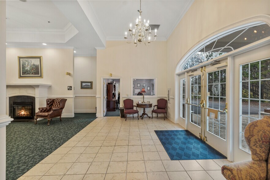 More Photos Of 300 N Tennessee Ave, Etowah Funeral Home For Sale