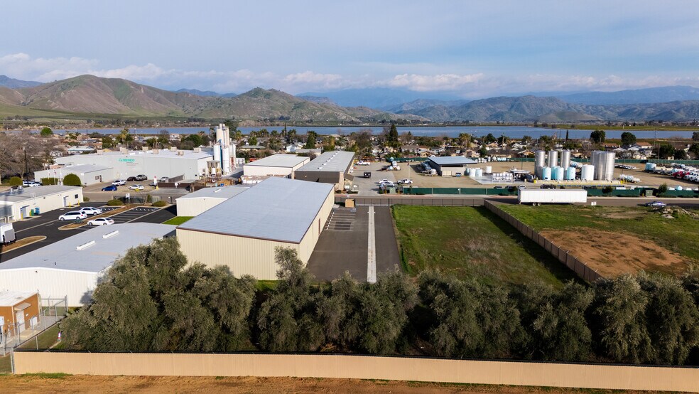 More Photos Of 405 S Acacia St, Woodlake Warehouse For Sale