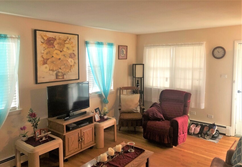 More Photos Of 5512 S Brainard Ave, Countryside Apartments For Lease