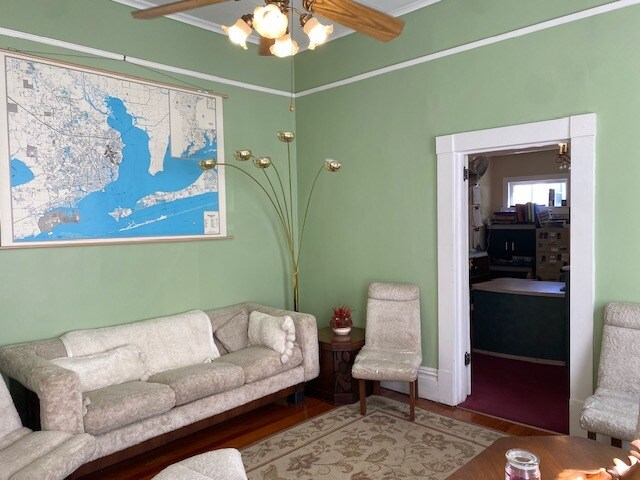 More Photos Of 610 N Spring St, Pensacola Office For Lease