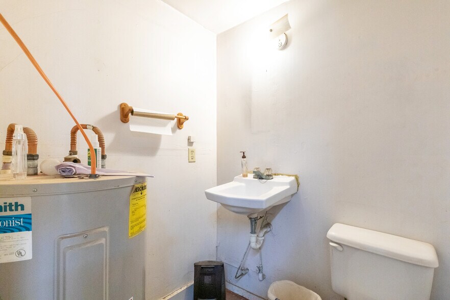 More Photos Of 711 S 3rd Ave, Munday Warehouse For Sale