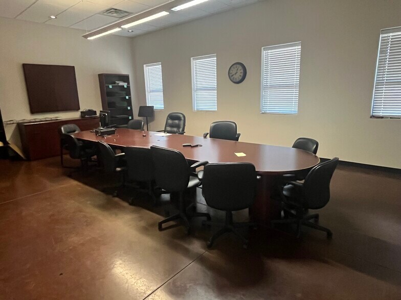 More Photos Of 3225 Melcat Dr, Oklahoma City Manufacturing For Sale