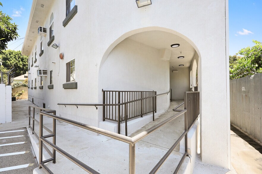 More Photos Of 2104 Mozart St, Los Angeles Apartments For Sale
